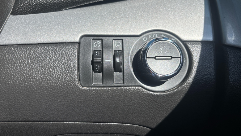 Vauxhall Mokka 1.6i Exclusiv 5dr Petrol Hatchback